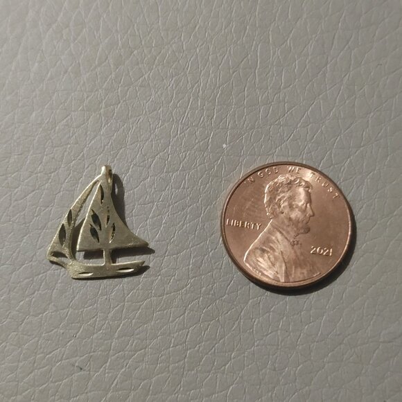 14k Pendant Charm Yellow Gold YG Mark Anthony Sailboat Sailing Beach - Picture 3 of 9